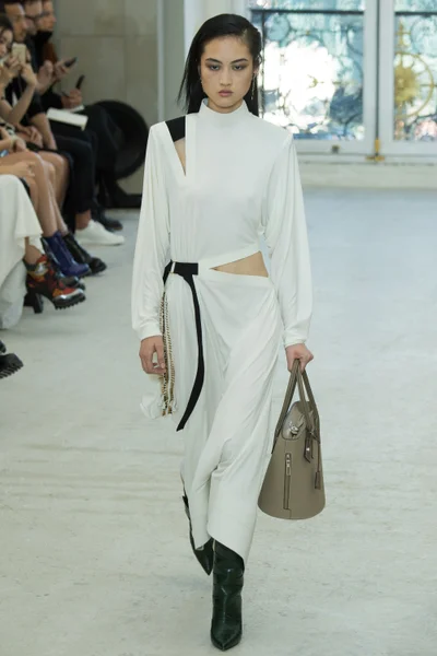 Look 11
